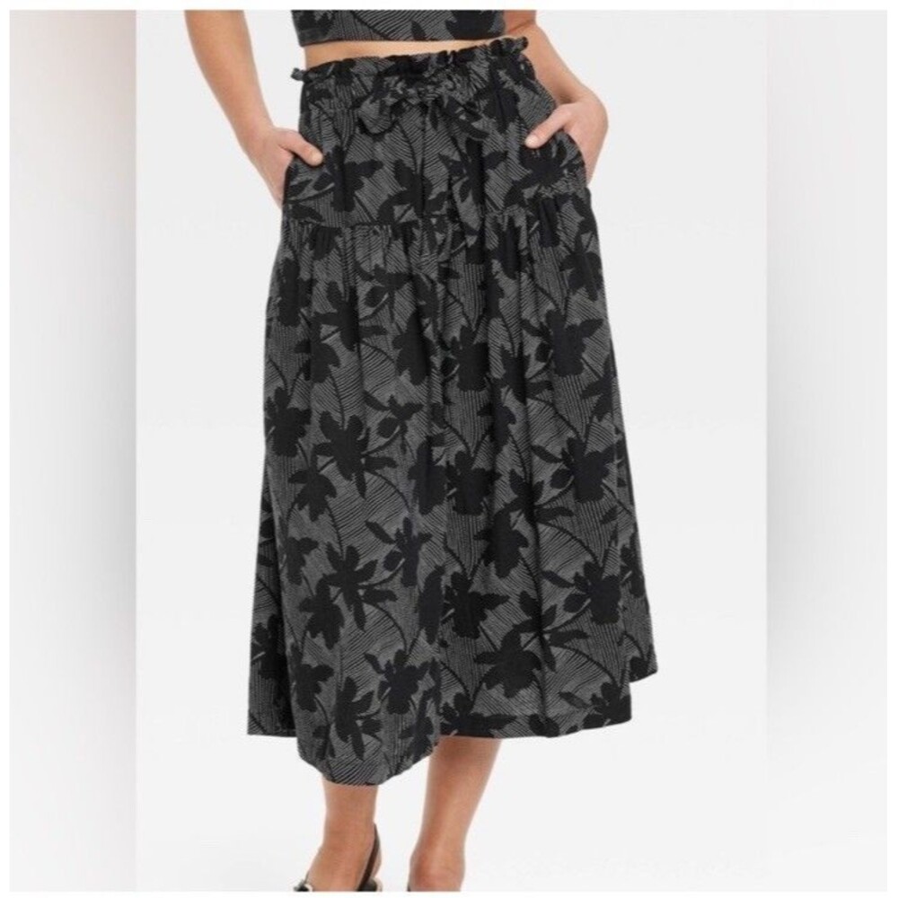 Universal Thread Women's Black  Skirt- Size M